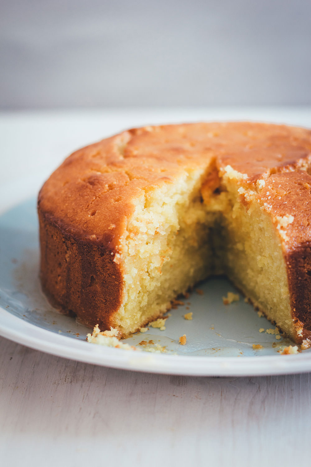 Rezept für Semolina-Joghurt-Kuchen mit Zitronen-Sirup | saftiger Kuchen aus Hartweizengrieß und griechischem Joghurt | moeyskitchen.com #kuchen #kuchenbacken #semolina #hartweizengriess #joghurt #griechischerjoghurt #rezepte #foodblogger #zitronen #zitronensirup