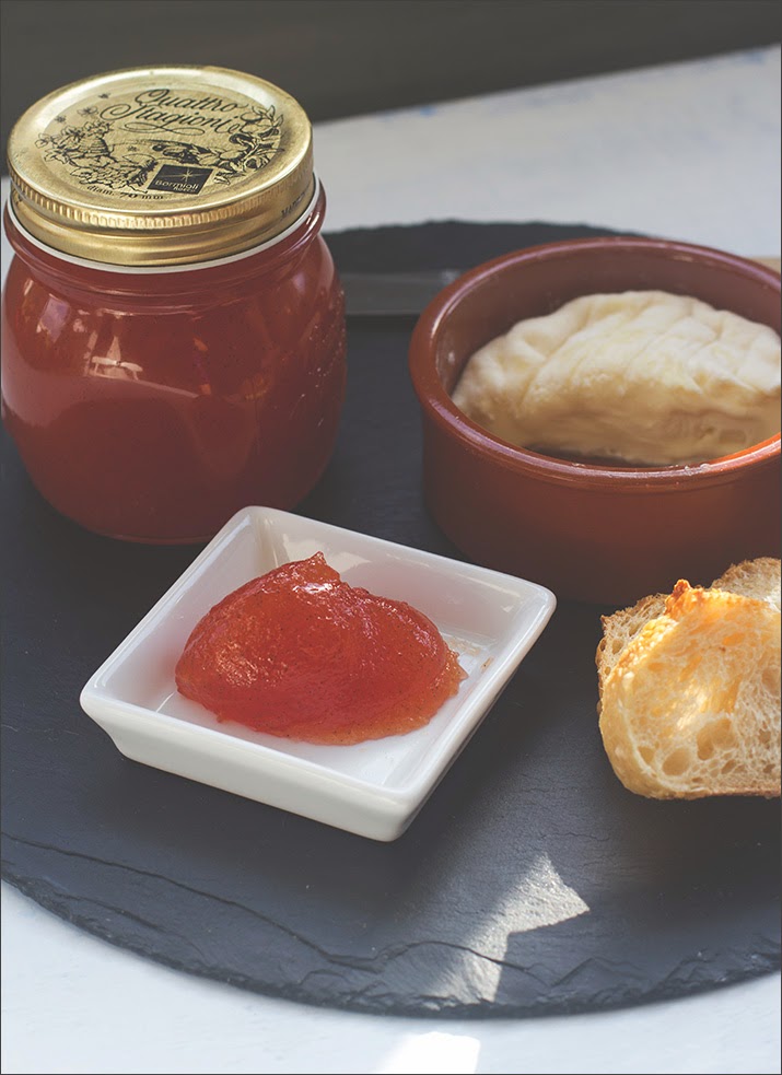 Selbst gemachte süße Tomatenmarmelade zu Brot und Käse - moey&amp;#39;s kitchen ...