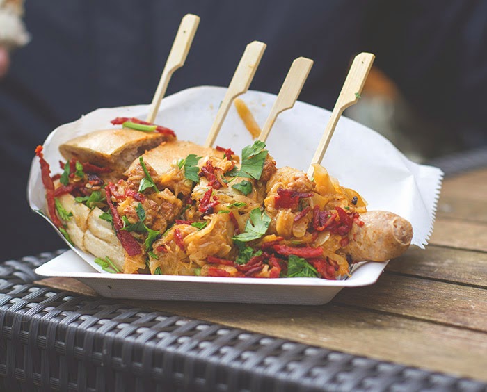 Street Food Festival in Köln bei Jack in the Box im März 2015 Chorizo-Hot-Dog mit Sauerkraut von The Wurst Case Szenario beim Street Food Festival in Köln