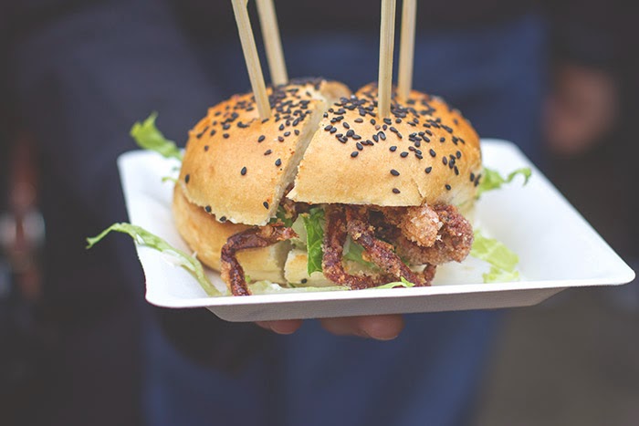 Street Food Festival in Köln bei Jack in the Box im März 2015 Softshell-Crab-Sandwich von The Wurst Case Szenario beim Street Food Festival in Köln