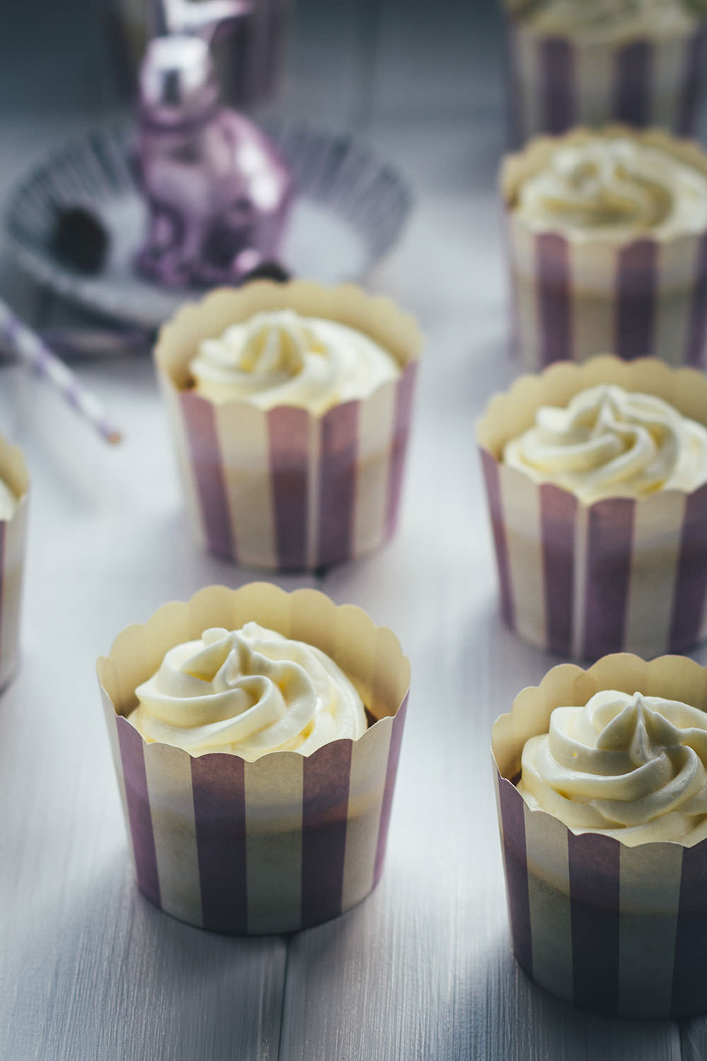 Rezept für saftige Carrot Cupcakes – klassischer Carrot Cake oder Rüblikuchen in Cupcake-Form | moeyskitchen.com #cupcakes #carrotcupcakes #carrotcake #möhrenkuchen #rüblikuchen #rüblitorte #ostern #carrotcakecupcakes #backen #rezepte #foodblogger