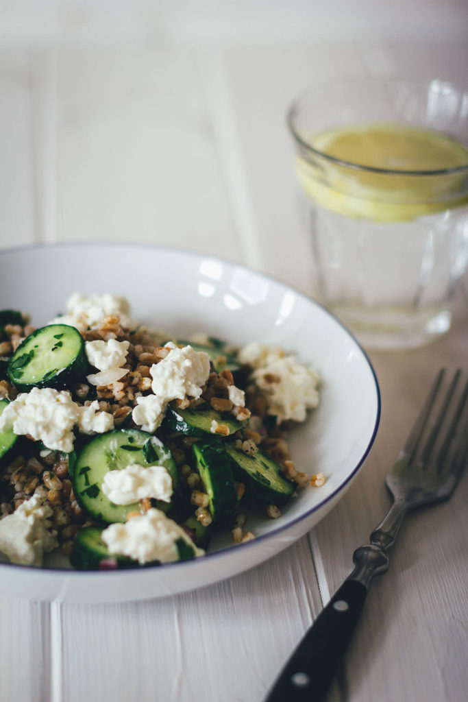 Gurken-Dinkel-Salat mit Hüttenkäse - moey&amp;#39;s kitchen foodblog