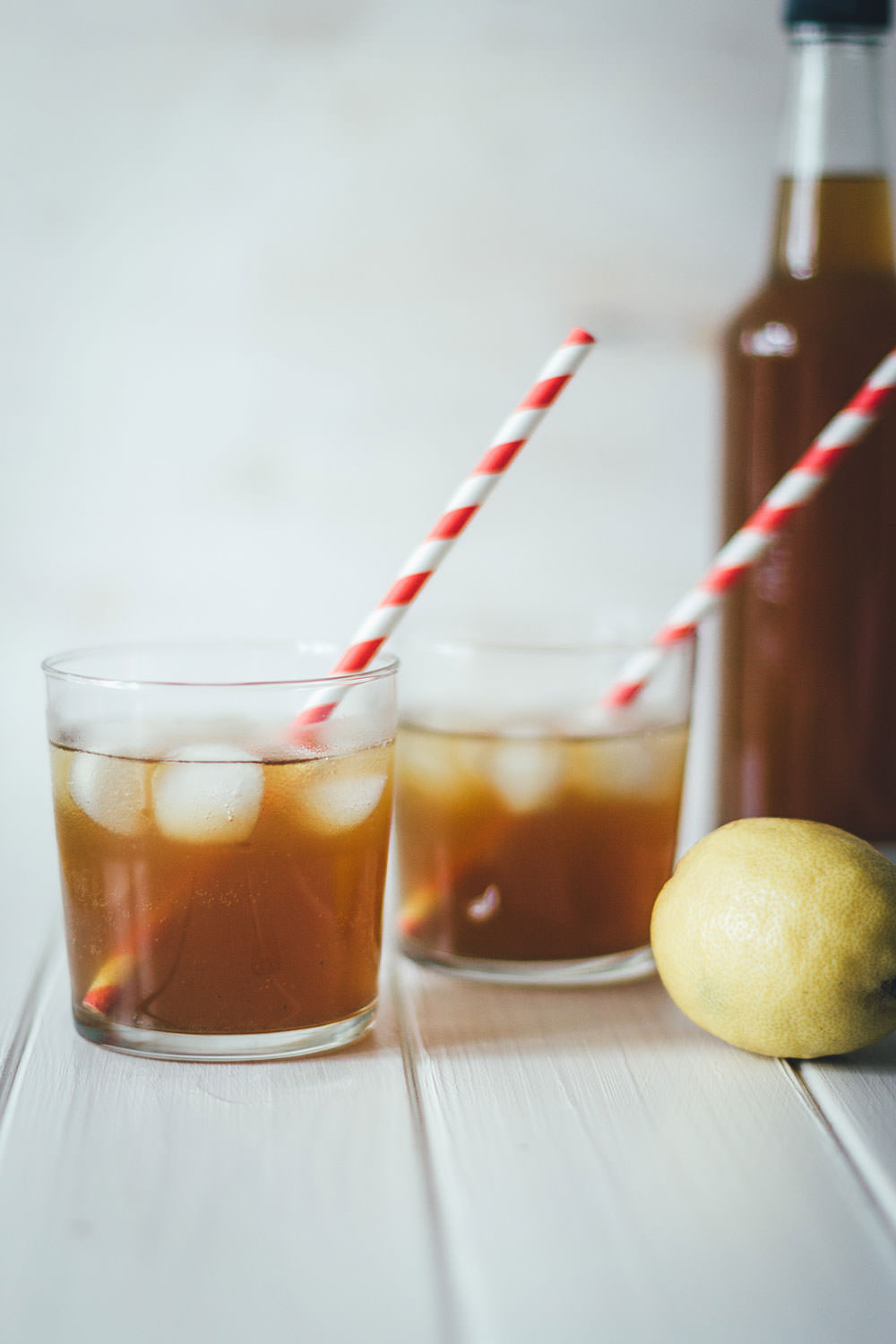 Rezept für Mate Eistee – selbst gemachte Hipterlimo mit Bio-Mate und Vollrohrzucker | moeyskitchen.com #drinks #egtränke #summerdrink #sommergetränk #mate #matetee #eistee #limo #limonade #homemade #foodblogger #rezepte