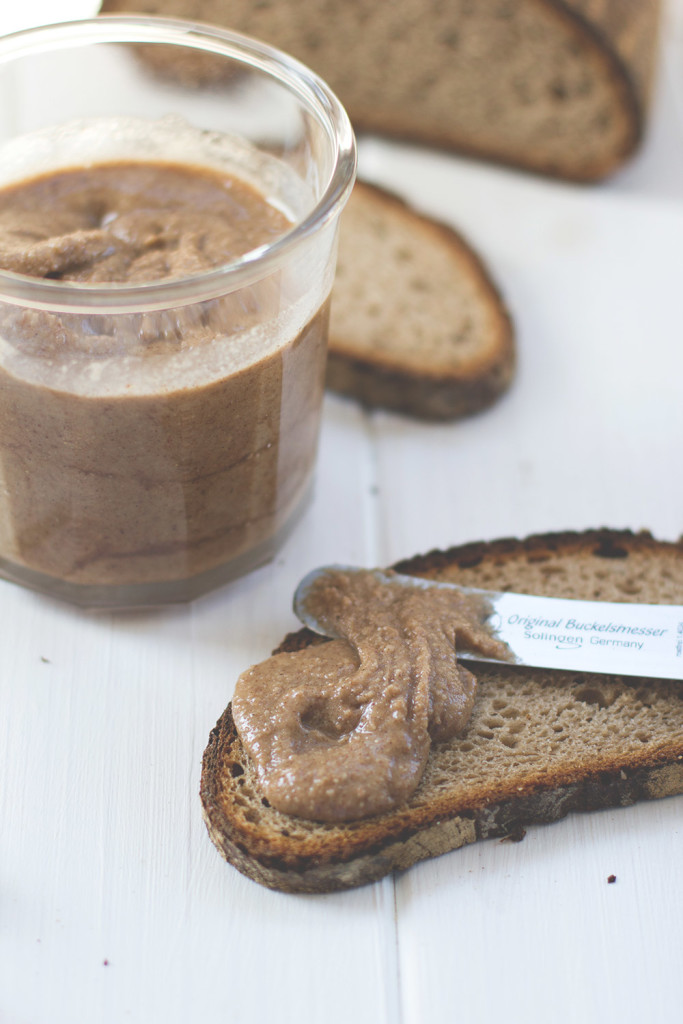 Sonntagsfrühstück deluxe: Gebrannte Pekannusscreme auf's Brot, auf Waffeln, auf Pfannkuchen, auf Eis... Sonntagsfrühstück deluxe: Gebrannte Pekannusscreme auf's Brot, auf Waffeln, auf Pfannkuchen, auf Eis...