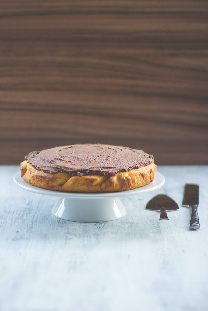 Herbstgenuss: Saftiger Kürbiskuchen mit Schoko-Ganache Herbstgenuss: Saftiger Kürbiskuchen aus Butternusskürbis mit Schokoladen-Ganache