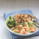 Rezept für lecker gebratenen Blumenkohl-Couscous mit Lachsfilet aus dem Ofen | low-carb "Couscous" aus frischem Blumenkohl | moeyskitchen.com #blumenkohl #blumenkohlcouscous #lowcarb #rezept #foodblog