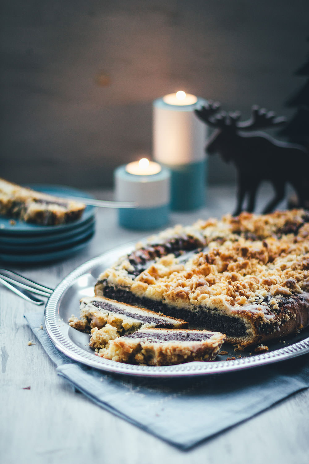 Rezept für Dresdner Mohnstriezel | So schmeckt sächsisch | Traditionelles Adventsgebäck mit Mohnfüllung | moeyskitchen.com #mohnstriezel #striezel #stollen #dresden #dresdnermohnstriezel #mohn #rezepte #foodblogger #adventsrezepte #weihnachtszeit #weihnachtsbäckerei #backrezepte