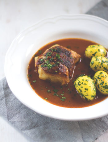 Rezept für klassische Kohlrouladen mit Fleischfüllung und Petersilienkartoffeln | moeyskitchen.com