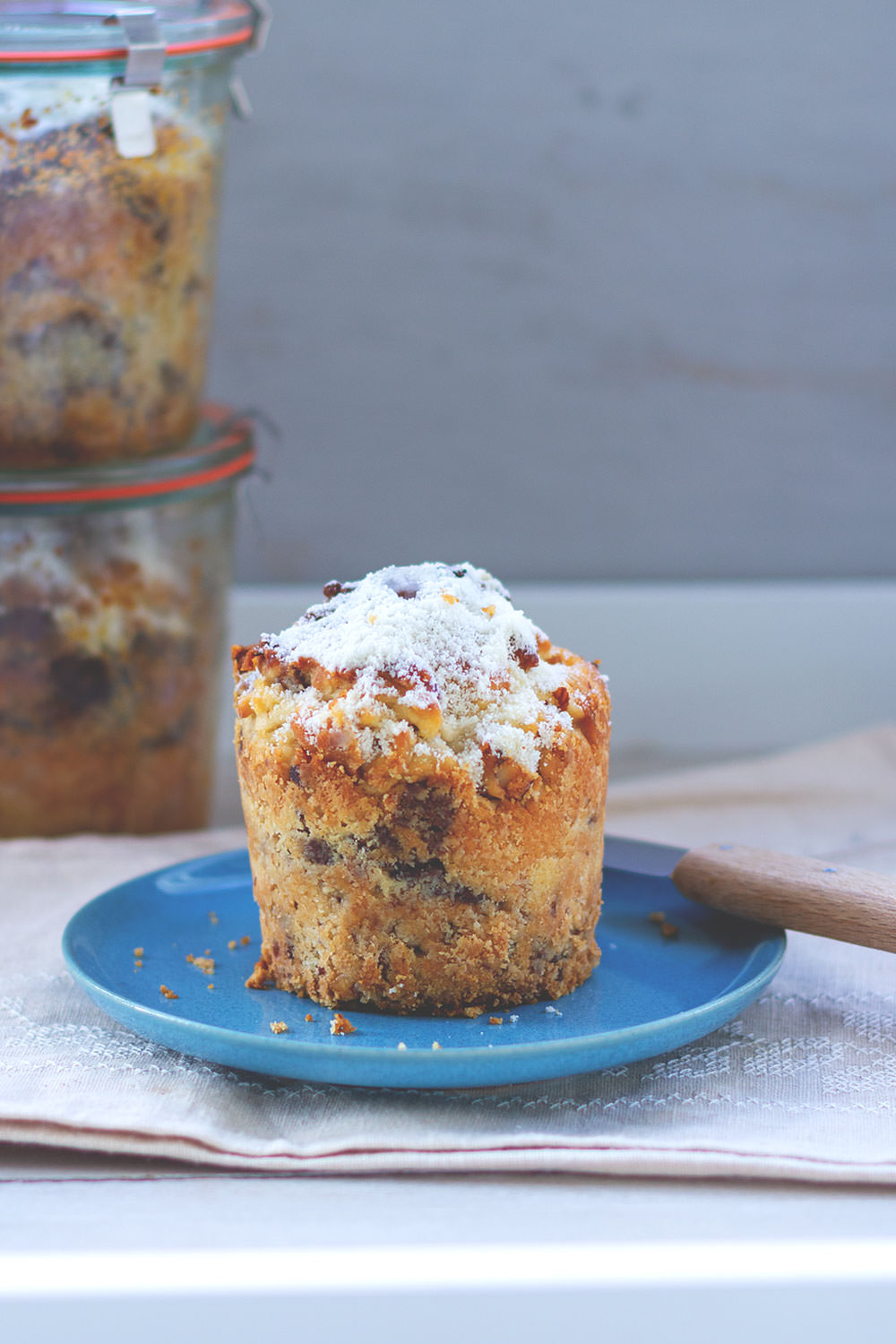 Nougatstollen im Glas | Saftiger Butter-Hefe-Stollen mit Nussnougat und gerösteten Haselnüssen | im Glas gebacken ein tolles Geschenk aus der Küche | moeyskitchen.com #stollen #nougatstollen #kuchenimglas #weihnachten #advent #rezepte #foodblog