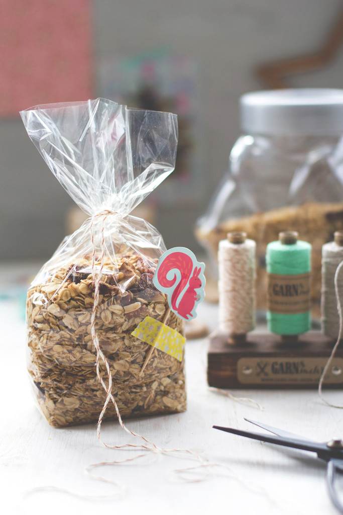 Weihnachten 2015: Rezept für Geschenk aus der Küche - Weihnachtsmüsli aka X-mas Granola und Verpackungstipps Weihnachten 2015: Rezept für Geschenk aus der Küche - Weihnachtsmüsli aka X-mas Granola und Verpackungstipps