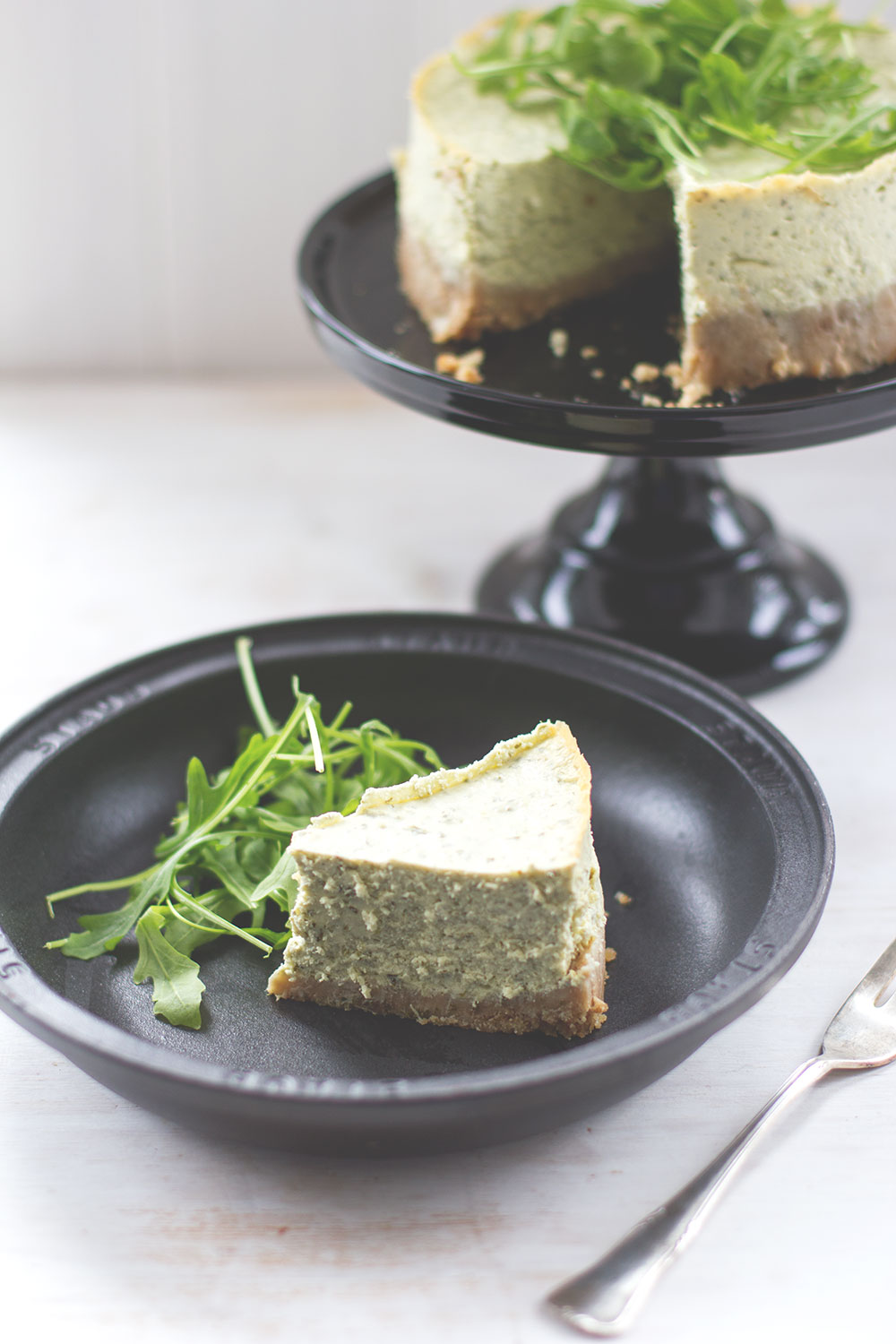 Herzhafter Cheesecake mit Rucola-Pesto | moeyskitchen.com