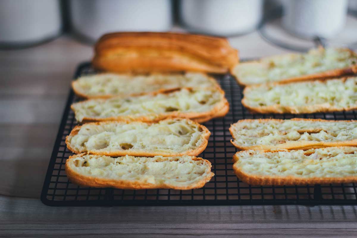 Rezept für Brandteig aus dem Thermomix und Eclairs mit Erdbeeren und Mascarpone-Sahne | moeyskitchen.com