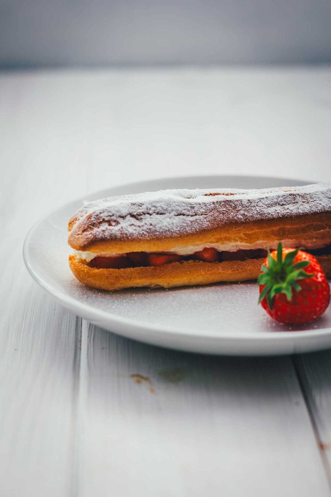 Rezept für Brandteig aus dem Thermomix und Eclairs mit Erdbeeren und Mascarpone-Sahne | moeyskitchen.com