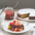 Rezept für Mandelkuchen mit Rhabarber-Erdbeer-Kompott | moeyskitchen.com #mandelkuchen #erdbeeren #rhabarber #kuchenbacken #backen #rezepte #foodblogger