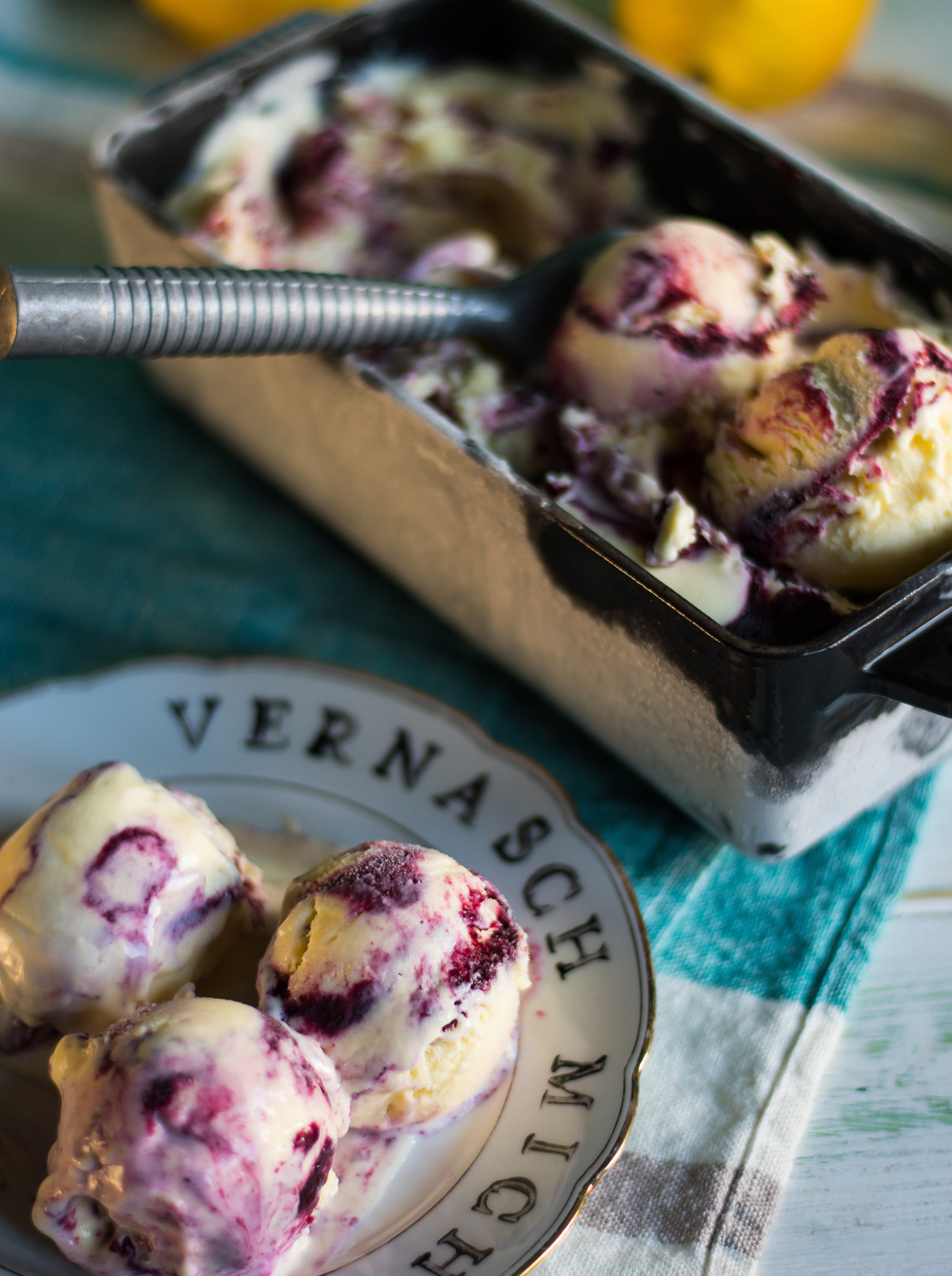 Lemon-Curd-Eis mit Blaubeer-Swirl von S-Küche