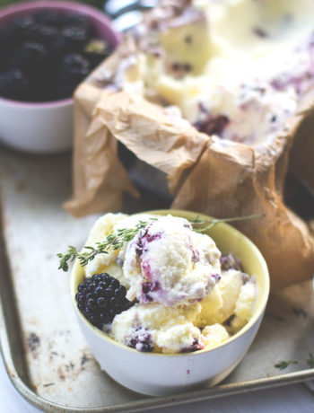 Rezept für Brombeer-Eis mit Ziegenfrischkäse, Honig und Thymian | moeyskitchen.com