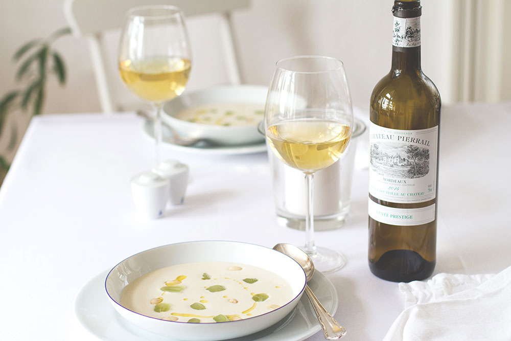 Dîner en blanc | White Dinner mit weißem Bordeaux und Ajoblanco #bordeauxlicious von moeyskitchen.com