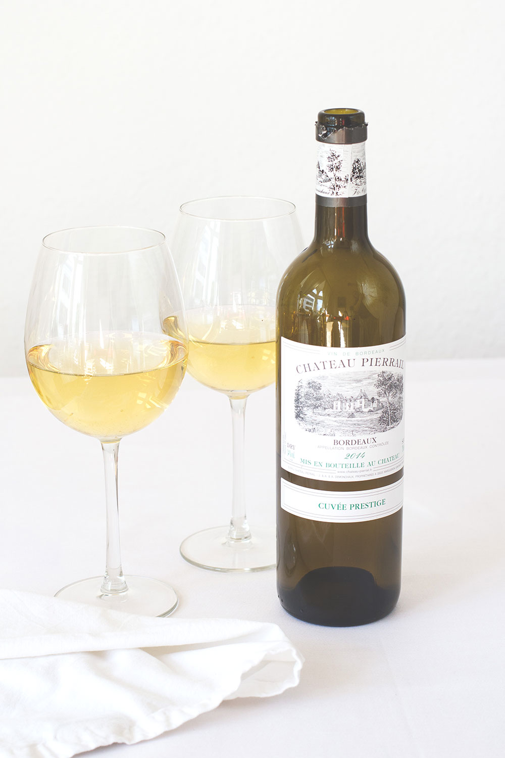 Dîner en blanc | White Dinner mit weißem Bordeaux und Ajoblanco #bordeauxlicious von moeyskitchen.com