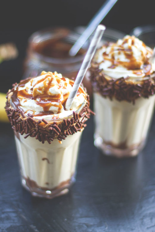 Peanut Butter Chocolate Fudge Vanilla Banana Milkshake mit Sea Salt ... Peanut Butter Chocolate Fudge Vanilla Banana Milkshake mit Sea Salt ...