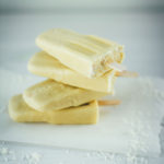 Rezept für Piña Colada Popsicles – gesundes Ananas-Kokos-Eis am Stiel | moeyskitchen.com #popsicles #eisamstiel #eis #ananas #kokos #gesunderezepte #rezepte #selbstgemacht #homemade #foodblogger