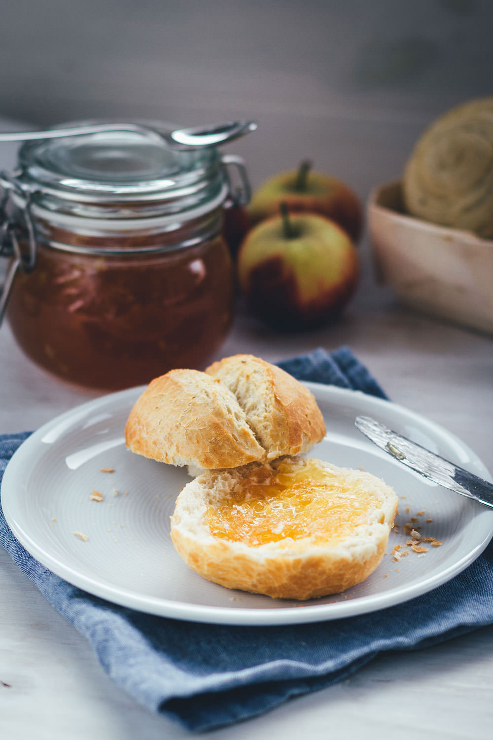 Rezept für Apfel-Karamell-Konfitüre ohne Gelierzucker | leckere Apfel-Marmelade für den Herbst | moeyskitchen.com #rezept #foodblog #foodblogger #marmelade #konfitüre #fruchtaufstrich #äpfel #apfelkonfitüre #apfelmarmelade #apfelaufstrich #herbstrezept #einmachen #einkochen