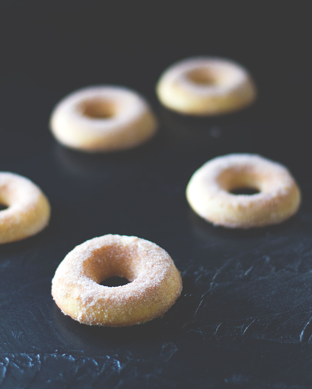Cinnamon Sugar Donuts (Zimt-Zucker-Donuts) zum Gilmore Girls Revival | moeyskitchen.com