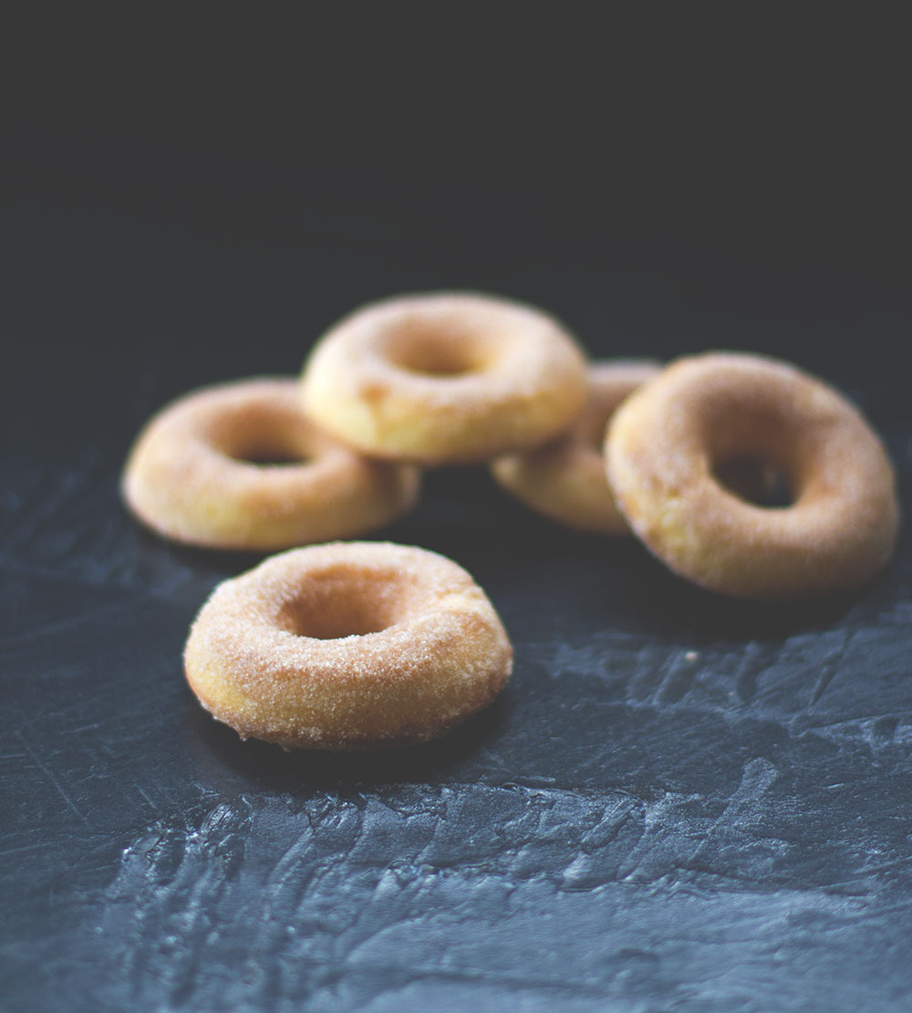 Cinnamon Sugar Donuts (Zimt-Zucker-Donuts) zum Gilmore Girls Revival | moeyskitchen.com