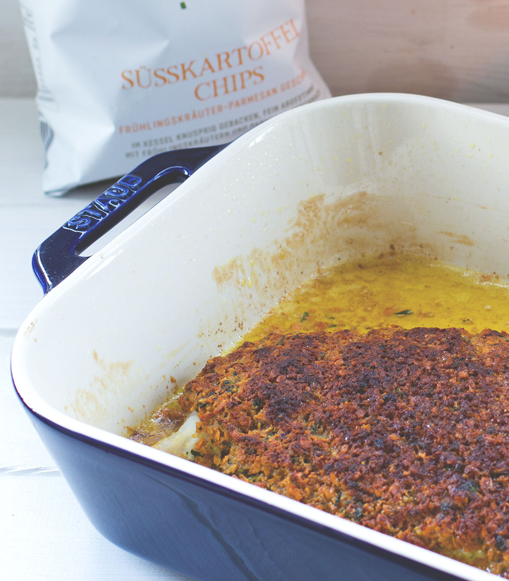 Rezept für Kabeljaufilet mit Süßkartoffelchips-Kruste und Kartoffel-Spitzkohl-Gemüse | REWE Feine Welt Adventsbotschafter | Hauptgericht von moeyskitchen.com