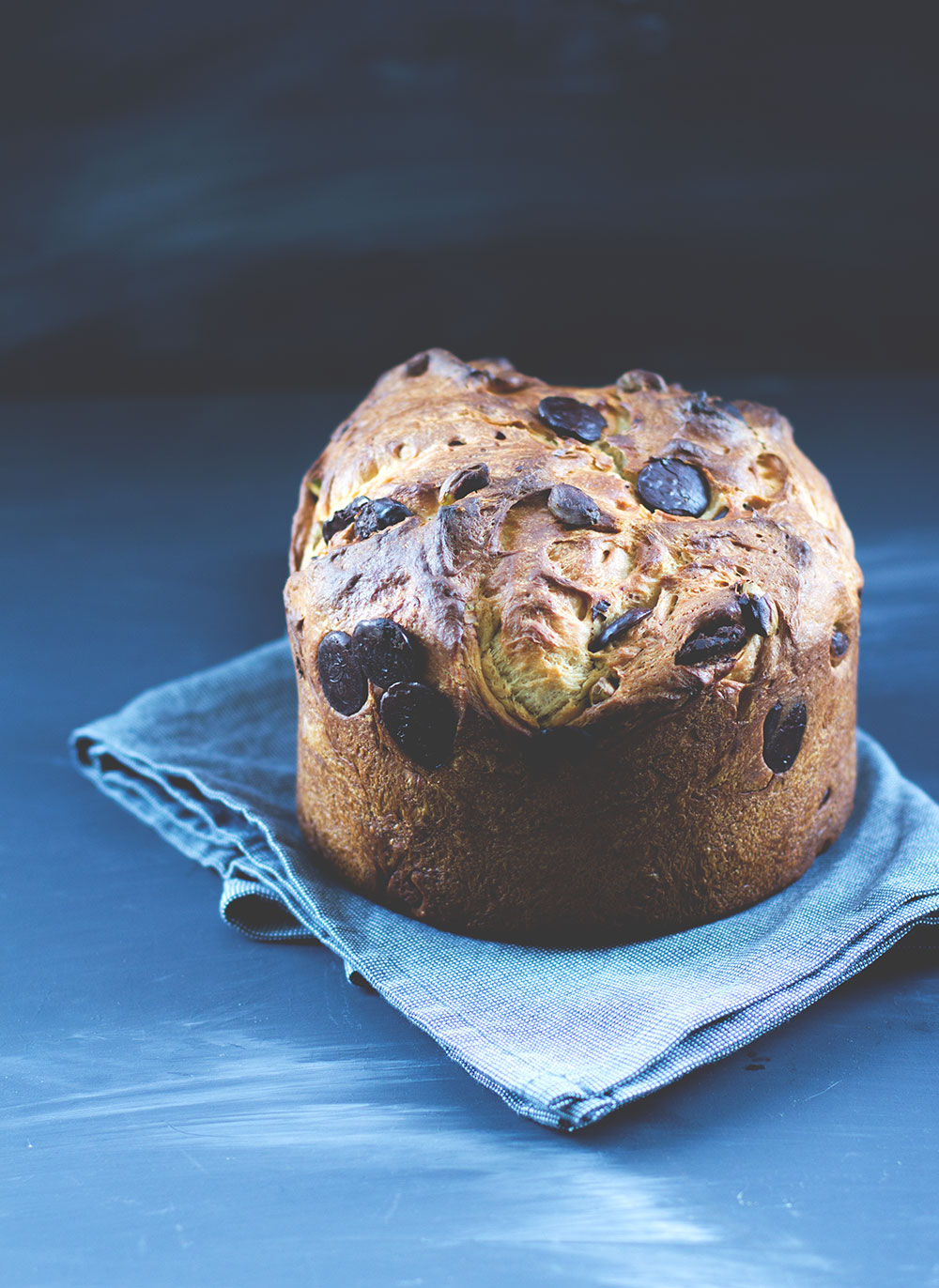 Rezept für leckeren Schokoladen-Pistazien-Panettone - Panettone ohne Trockenfrüchte von moeyskitchen.com