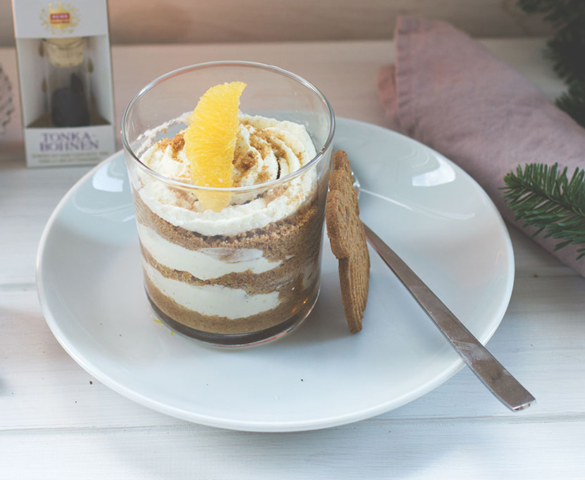 Orangen-Spekulatius-Trifle mit Tonkabohne | REWE Feine Welt Adventsbotschafter | Dessert von moeyskitchen.com