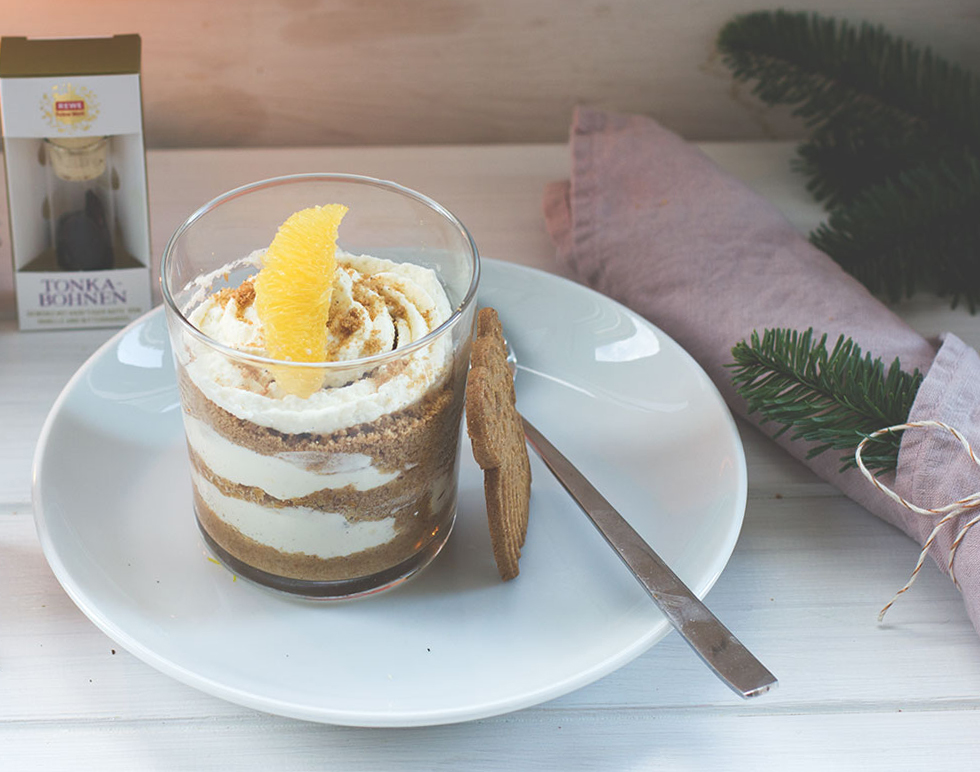 Orangen-Spekulatius-Trifle mit Tonkabohne | REWE Feine Welt Adventsbotschafter | Dessert von moeyskitchen.com