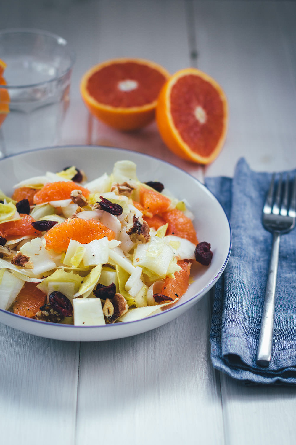 Rezept für leckeren Wintersalat: Chicorée-Orangen-Salat | moeyskitchen.com #salat #winter #wintersalat #winterrezepte #rezepte #foodblogger #chicoree #orangen 