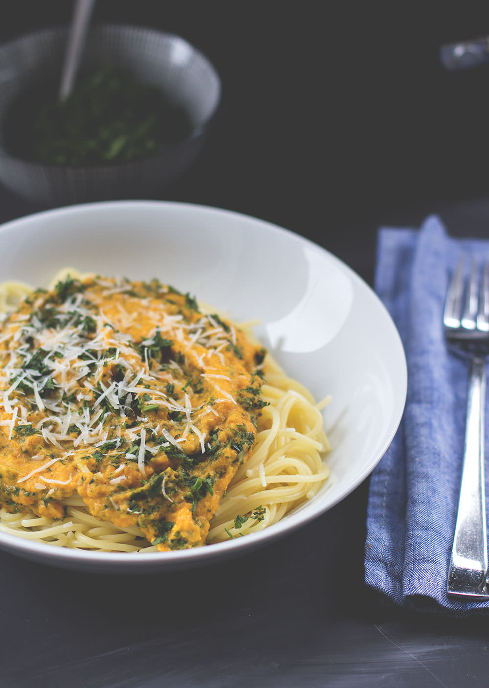 Less Waste Challenge - Weniger wegwerfen! Rezept für Pasta mit Möhrensauce und Möhrengrün