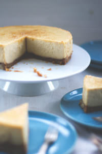 Rezept für Cheesecake aus dem Varoma: Ahornsirup-Walnuss-Cheesecake zum Thermomix-Donnerstag von moeyskitchen.com