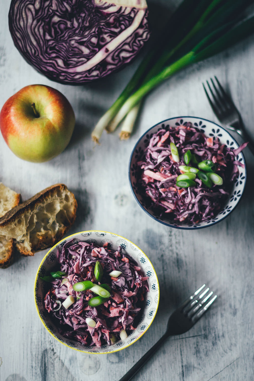 Rezept für cremigen Rotkohl Cole Slaw | moeyskitchen.com #coleslaw #rotkohlcoleslaw #rotkohl #wintergemüse #winter #salat #rezepte #foodblog