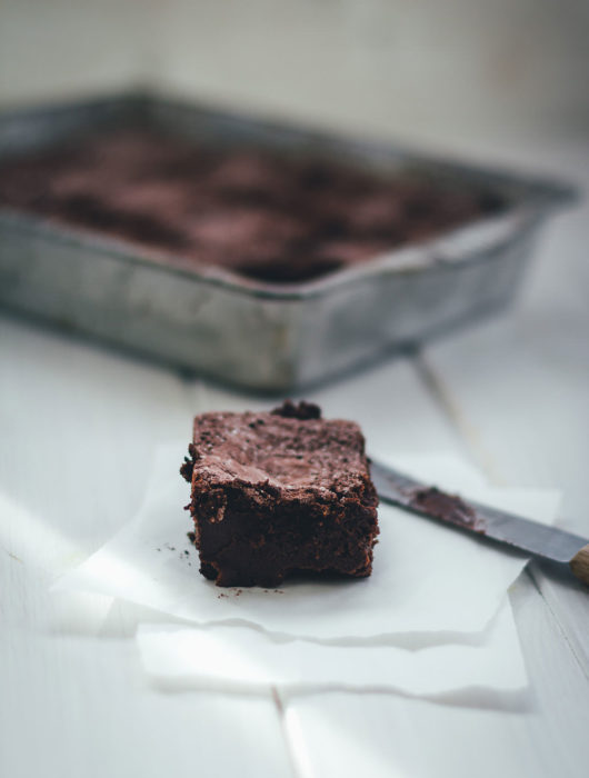 Rezept für Schokoladen Magic Cake mit Malzbier – Kuchen mit drei Schichten | moeyskitchen.com #magiccake #schokoladenkuchen #schokokuchen #kuchen #kuchenbacken #magiccakes #rezepte #foodblogger