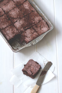 Rezept für leckeren und super saftigen Schokoladen Magic Cake mit Malzbier von moeyskitchen.com
