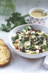 Rezept für frühlingsfrischen Spinat-Kichererbsen-Salat mit Rote Bete und cremigem Hummus-Dressing aus dem Thermomix von moeyskitchen.com