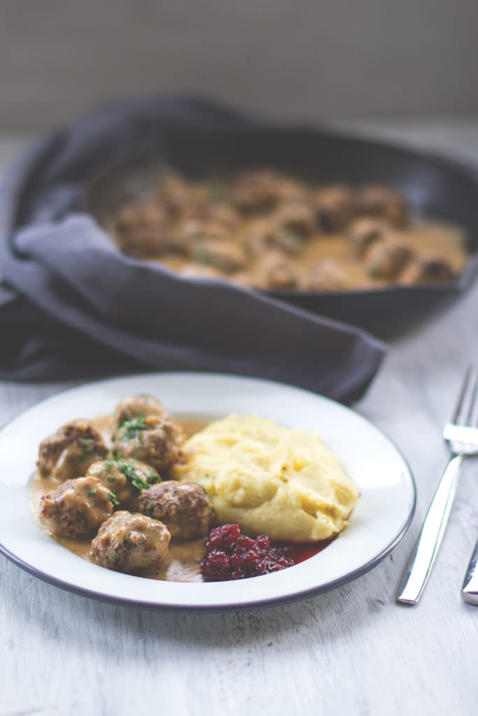 Köttbullar Rezept für schwedische Hackbällchen mit Sauce - moey's ... Köttbullar Rezept für schwedische Hackbällchen mit Sauce - moey's ...