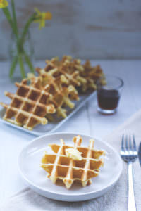 Rezept für leckere Pancake Waffeln zum Sonntagsfrühstück von moeyskitchen.com