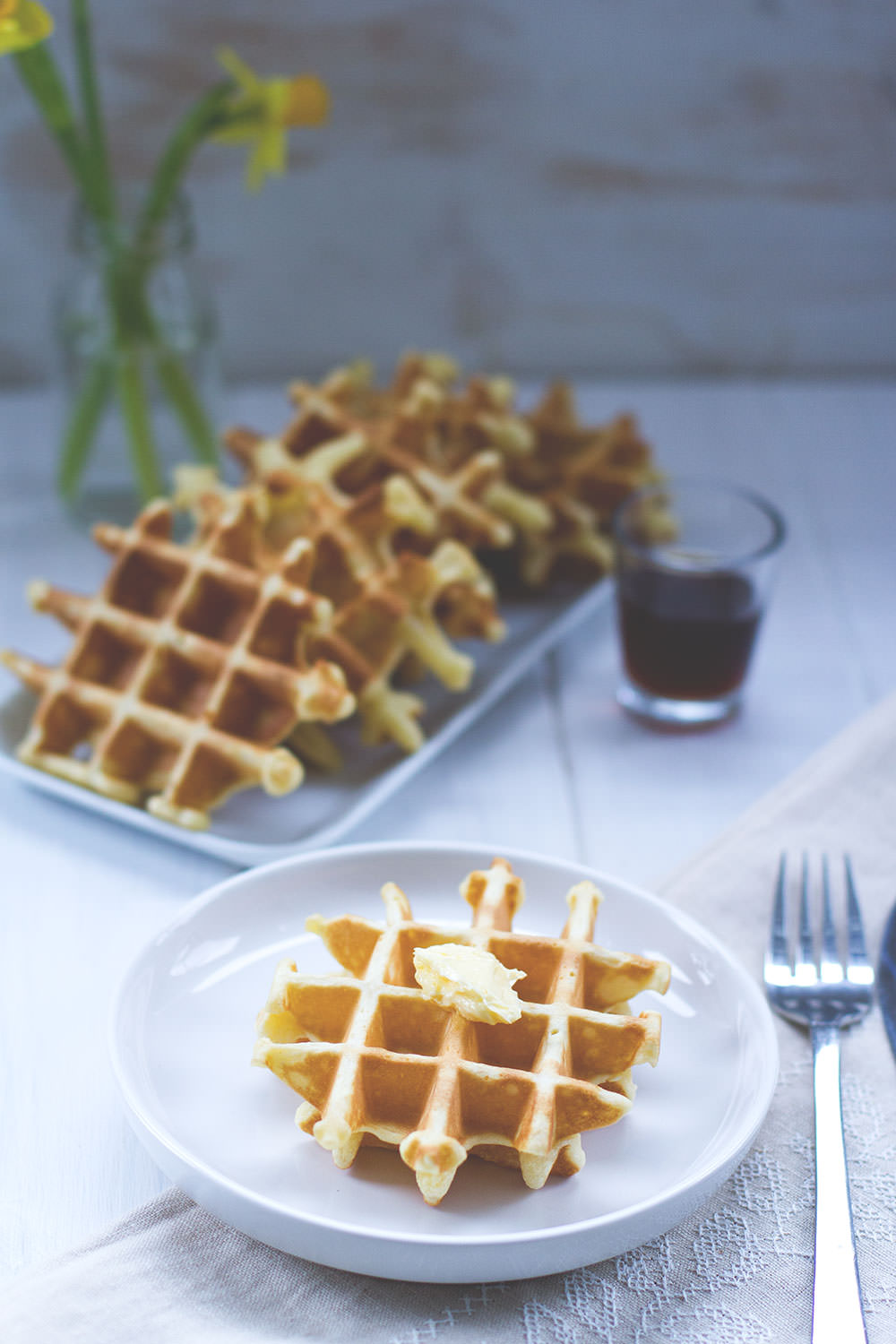 Rezept für leckere Pancake Waffeln zum Sonntagsfrühstück von moeyskitchen.com