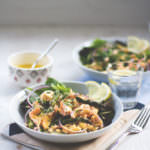 Rezept für pochierten Lachs mit Salat, grünem Spargel und irischer Butter-Sauce von moeyskitchen.com