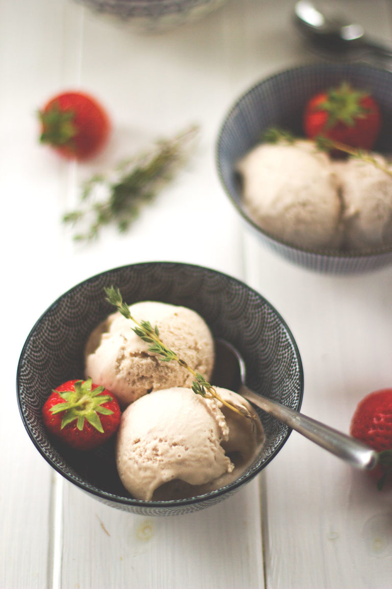 Sahniges Erdbeer-Balsamico-Eis aus gerösteten Erdbeeren - moey&amp;#39;s ...