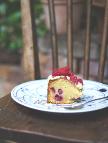 Rezept für Mud Cake mit weißer Schokolade und Himbeeren | moeyskitchen.com