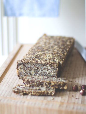 Rezept für Granola-Brot (Müsli-Brot) - vegan, glutenfrei, ohne Hefe | moeyskitchen.com