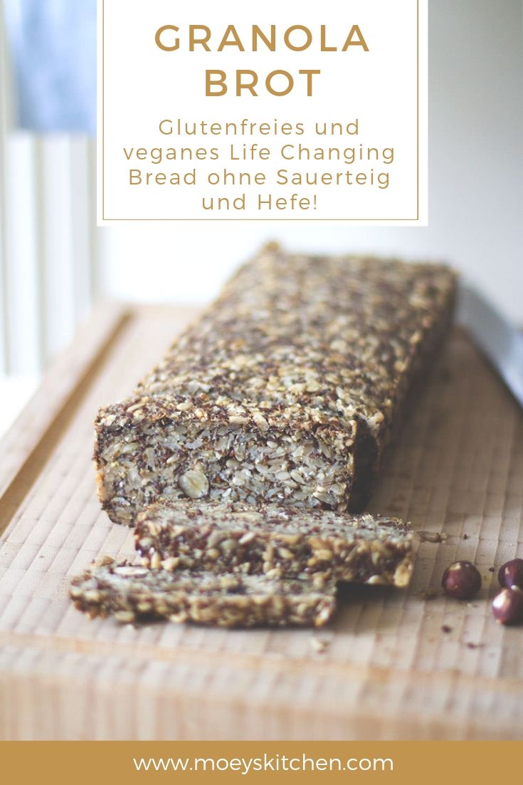 Rezept für Granola Brot, auch als Life Changing Bread bekannt - leckeres Müslibrot, schnell und einfach zubereitet | vegan, glutenfrei, ohne Hefe, ohne Sauerteig, ohne Backpulver | moeyskitchen.com #brot #brotbacken #granola #müsli #lifechangingbread #vegan #glutenfrei #hefefrei #healthy #gesundbacken #rezepte #foodblogger