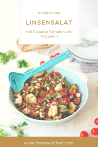 Rezept für mediterranen Linsensalat mit Ciabatta, Tomaten und Mozzarella | Panzanella-Style und perfekt zum Grillen | moeyskitchen.com #linsensalat #linsen #salat #sommersalat #grillen #grillbeilage #rezept #panzanella
