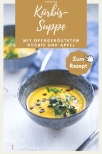 Rezept für cremige Kürbissuppe mit ofengeröstetem Kürbis und Apfel | moeyskitchen.com #kürbis #kürbissuppe #rezept #foodblog #foodblogger #apfel #ofen #vegetarisch #herbst #einfachkochen