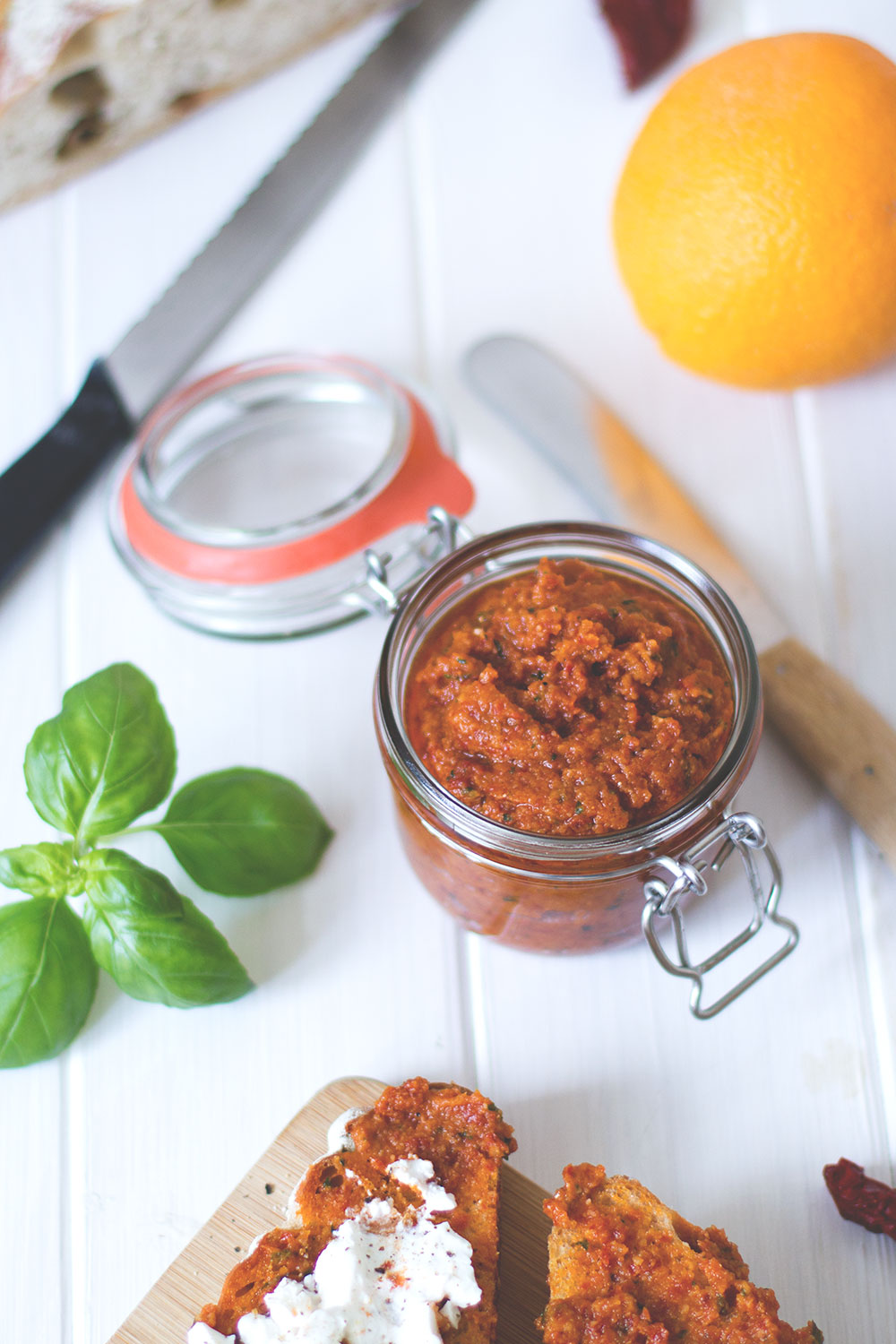 Rezept für Tomaten-Orangen-Pesto als rotes Pesto oder auch Pesto Rosso | moeyskitchen.com