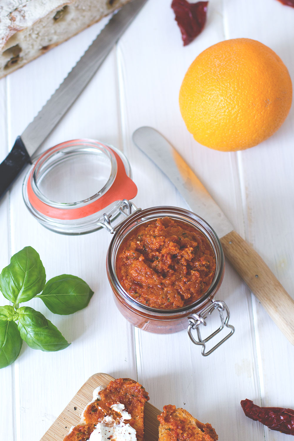 Rezept für Tomaten-Orangen-Pesto als rotes Pesto oder auch Pesto Rosso | moeyskitchen.com